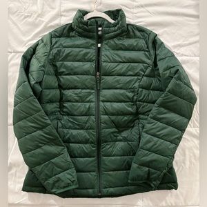 Brand New without tags - Women’s Amazon Essentials puffer jacket - Size L